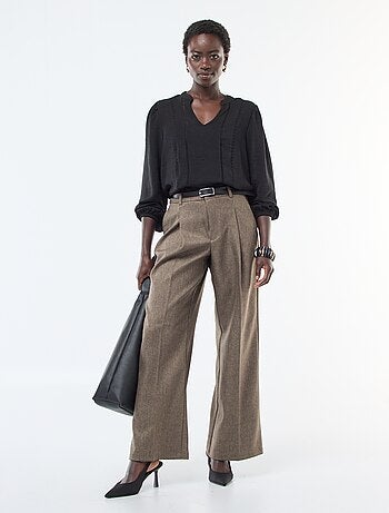 Blouse unie avec col V et broderies devant 'JDY'