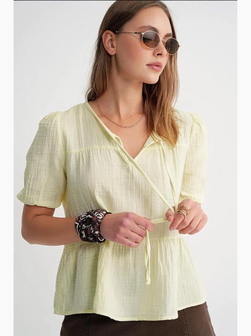 Blouse van structuurmousseline met ronde hals en bies mixray - Kiabi Blouse van structuurmousseline met ronde hals en bies mixray - Kiabi