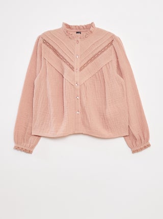 Blouse van zachte, luchtige katoen met plumetisborduursel