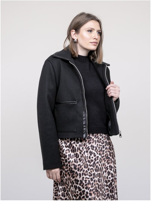 Blouson avec détails simili uzelle - Kiabi Blouson avec détails simili uzelle - Kiabi
