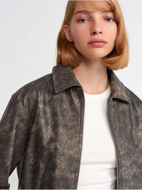 Blouson bomber court en similicuir dilvin - Kiabi Blouson bomber court en similicuir dilvin - Kiabi
