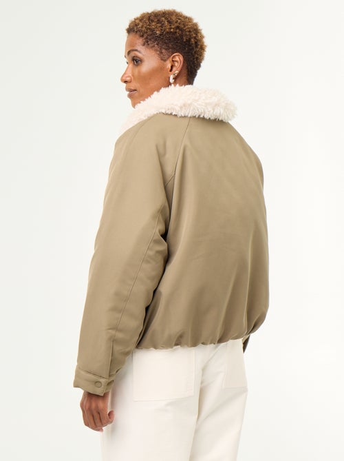 Blouson court avec col effet moutonné - Kiabi