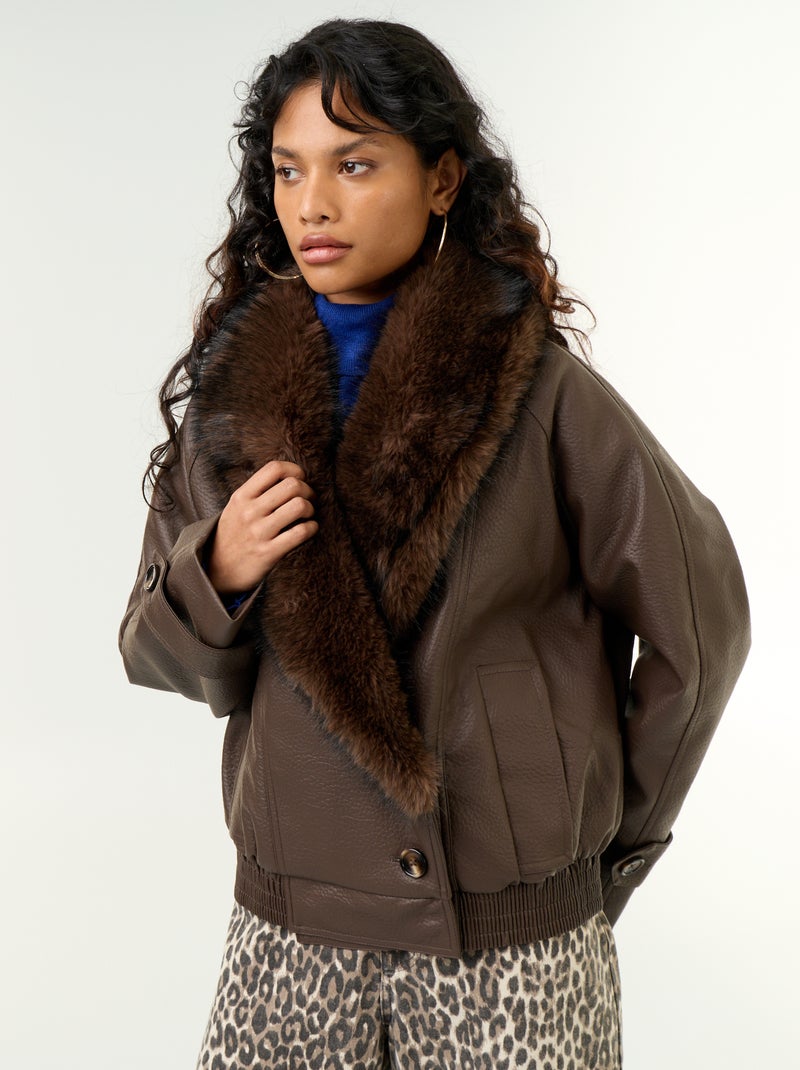 Blouson court en faux cuir avec col en fausse fourrure amovible Marron - Kiabi