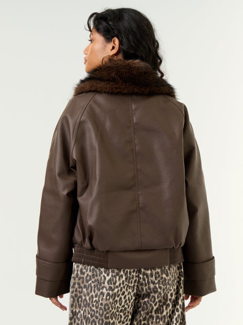 Blouson court en faux cuir avec col en fausse fourrure amovible - Kiabi