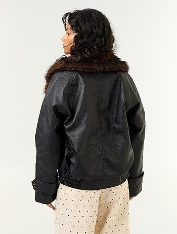 Blouson court en faux cuir avec col en fausse fourrure amovible