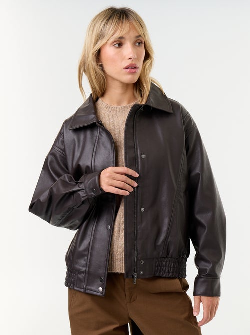 Blouson en faux cuir oversize avec col en fourrure amovible - Kiabi Blouson en faux cuir oversize avec col en fourrure amovible - Kiabi