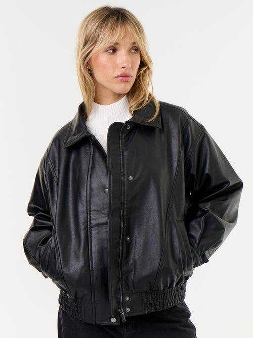 Blouson en faux cuir oversize avec col en fourrure amovible - Kiabi Blouson en faux cuir oversize avec col en fourrure amovible - Kiabi