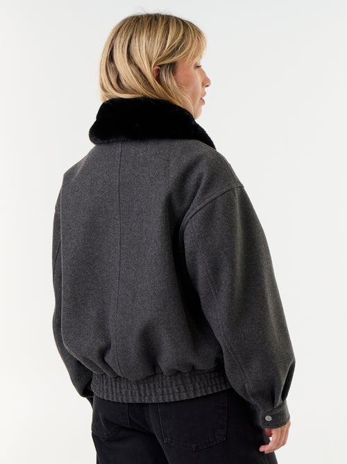 Blouson esprit lainage oversize avec col en fourrure amovible - Kiabi Blouson esprit lainage oversize avec col en fourrure amovible - Kiabi