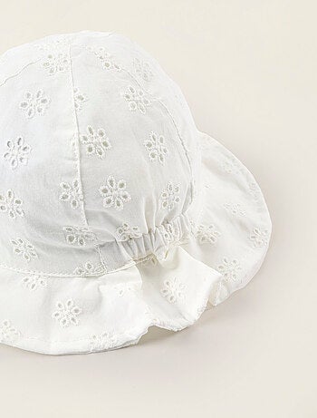 Bob en coton avec broderie anglaise