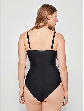 Body enveloppant sans armature et sans coutures