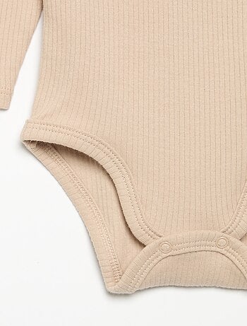 Body van ribstof met fantasiekraag