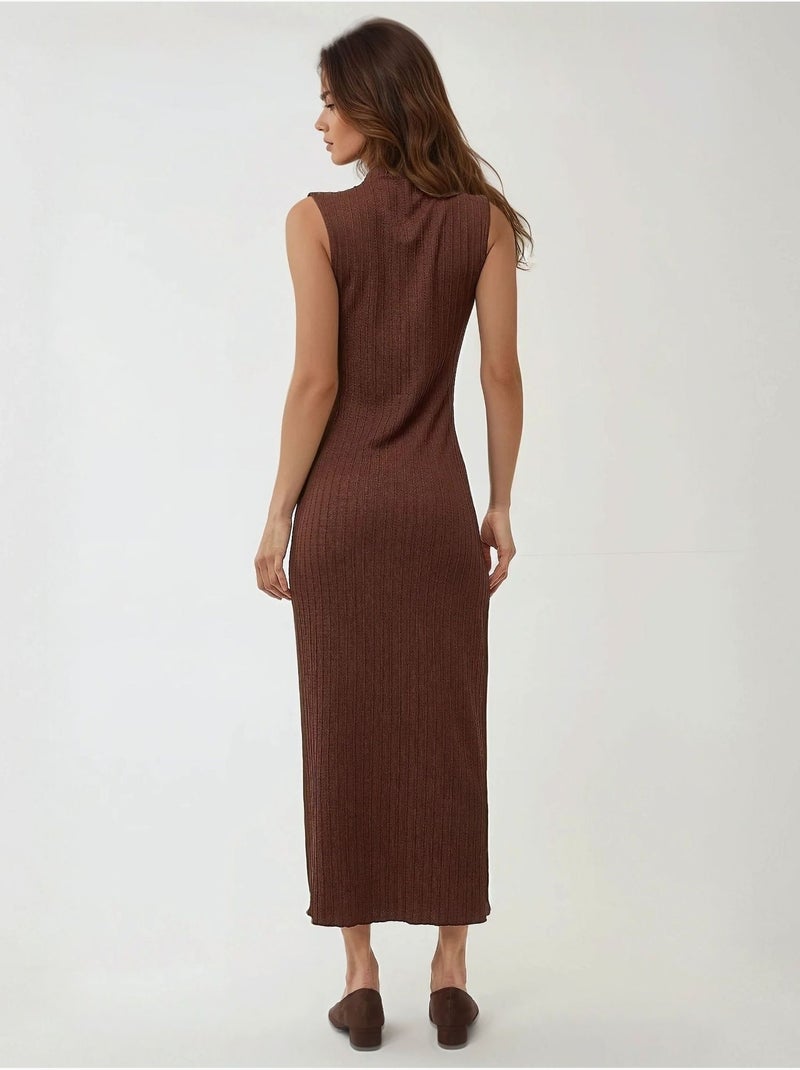 Bodycon maxi-jurk met halterkraag en textuur Bruin - Kiabi