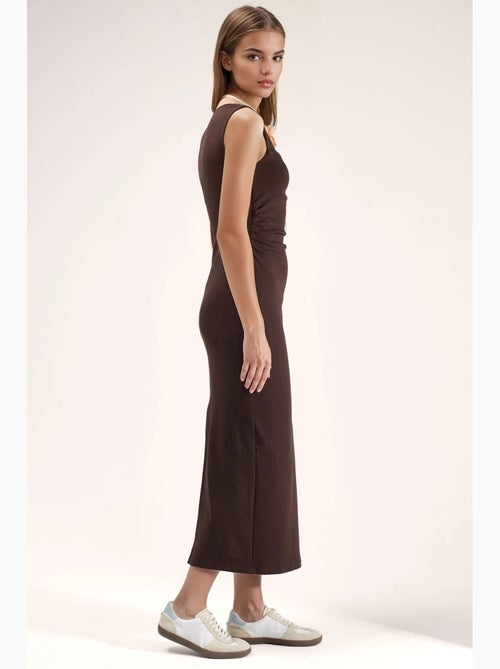 Bodycon midi-jurk met vierkante hals en split hiccup - Kiabi Bodycon midi-jurk met vierkante hals en split hiccup - Kiabi