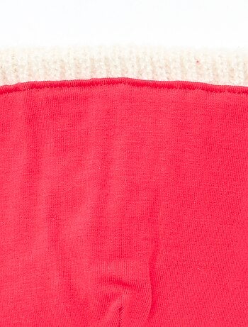 Bonnet côtelé et torsadé avec pompon