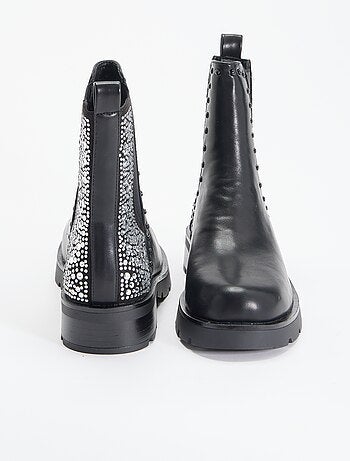 Boots avec empiècement clouté et strass