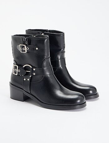 Boots en simili avec boucles fantaisie