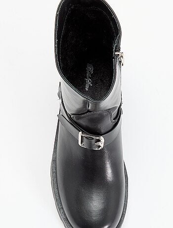 Boots en simili verni avec sangles fantaisies