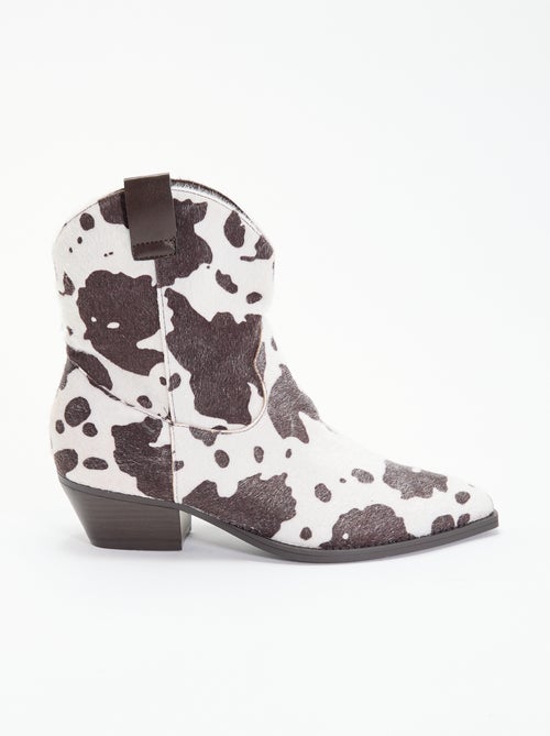 Boots in cowboylaarsstijl met imitatie koeienhuid - Kiabi Boots in cowboylaarsstijl met imitatie koeienhuid - Kiabi