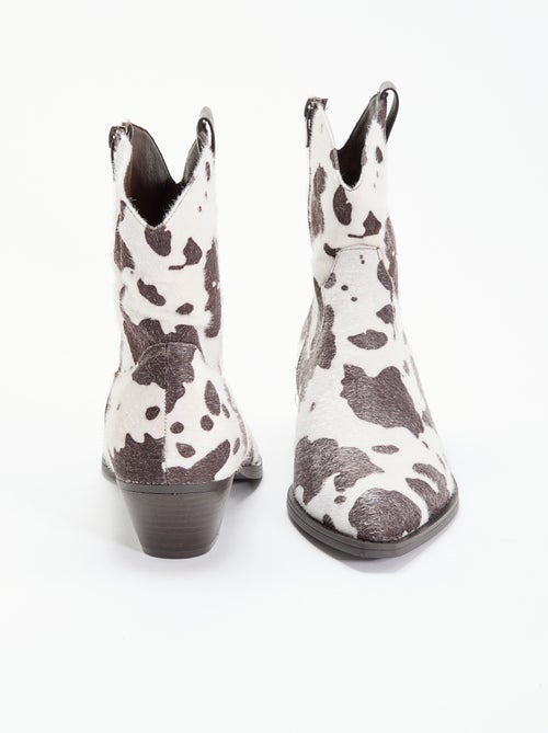 Boots in cowboylaarsstijl met imitatie koeienhuid - Kiabi Boots in cowboylaarsstijl met imitatie koeienhuid - Kiabi