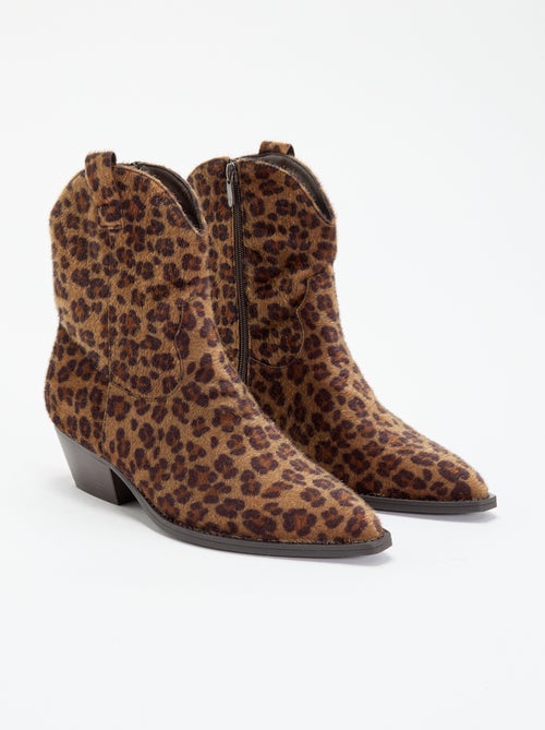 Boots in cowboylaarsstijl met imitatie koeienhuid - Kiabi Boots in cowboylaarsstijl met imitatie koeienhuid - Kiabi