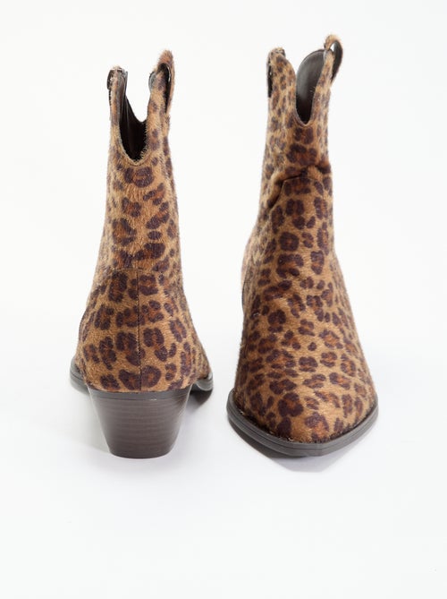 Boots in cowboylaarsstijl met imitatie koeienhuid - Kiabi Boots in cowboylaarsstijl met imitatie koeienhuid - Kiabi