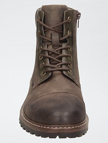 Boots met gekartelde zool