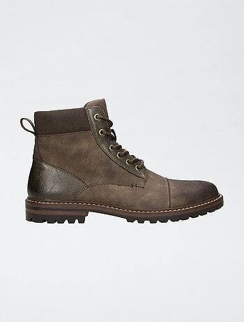 Boots met gekartelde zool