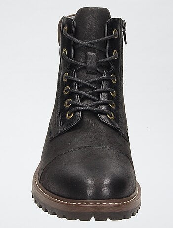 Boots met gekartelde zool