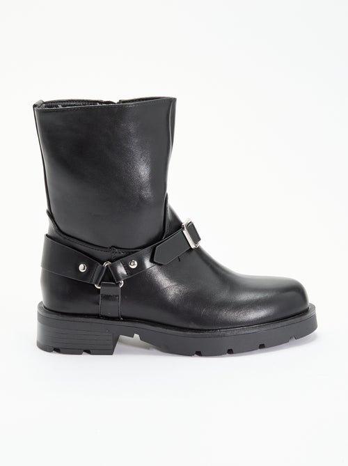 Boots van gelakt imitatieleer met fantasiebandjes - Kiabi Boots van gelakt imitatieleer met fantasiebandjes - Kiabi