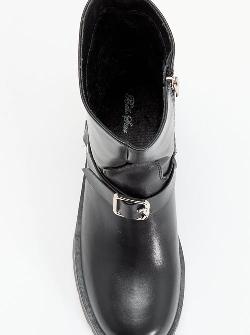 Boots van gelakt imitatieleer met fantasiebandjes - Kiabi Boots van gelakt imitatieleer met fantasiebandjes - Kiabi