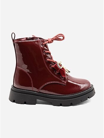 Bottines avec un nœud décoratif