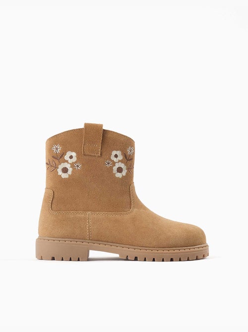 Bottines en suéde avec fleurs brodées - Kiabi Bottines en suéde avec fleurs brodées - Kiabi