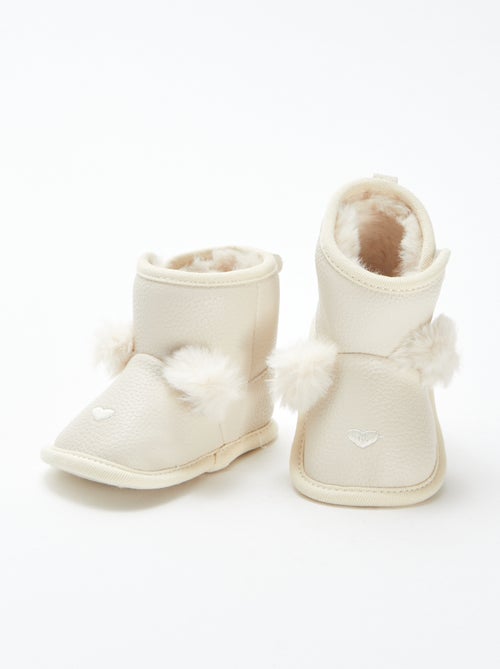 Bottines fourrées avec pompon - Kiabi
