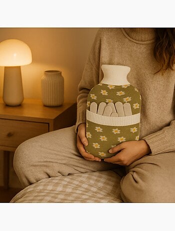 Bouillotte à eau avec gants et housse tricot motif fleurs