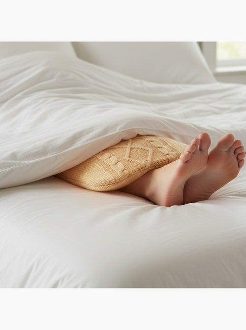 Bouillotte à eau avec housse tricot torsadée - Kiabi Bouillotte à eau avec housse tricot torsadée - Kiabi
