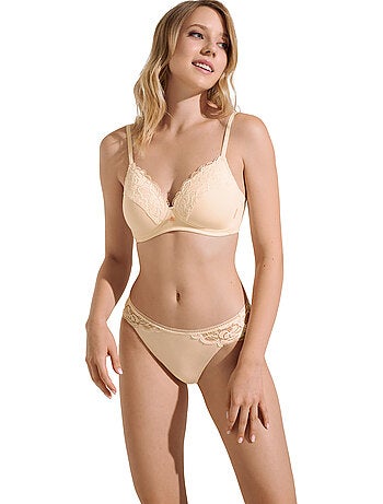 Brésilien nina