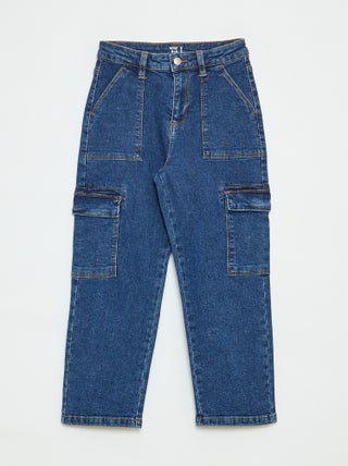 Broek met een bijzonder comfortabele snit en zakken met klepje