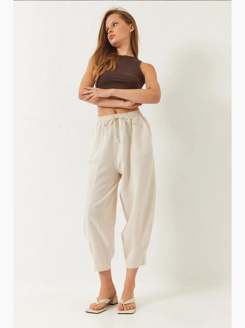 Broek met elastische taille, verlaagd kruis en zakdetail lucci - Kiabi Broek met elastische taille, verlaagd kruis en zakdetail lucci - Kiabi