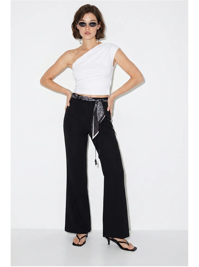Broek met hoge taille en uitlopende pijpen en ceintuur lucci Zwart - Kiabi