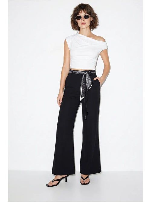 Broek met hoge taille en uitlopende pijpen en ceintuur lucci - Kiabi