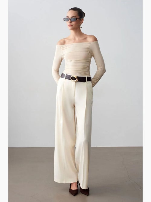 Broek met hoge taille en wijde pijp in crêpe dilvin - Kiabi Broek met hoge taille en wijde pijp in crêpe dilvin - Kiabi