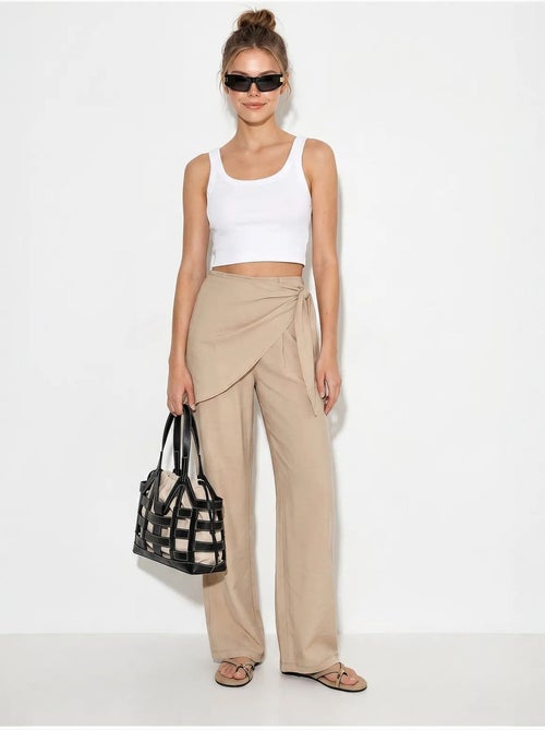 Broek met hoge taille en wijde pijp van crêpe lucci - Kiabi Broek met hoge taille en wijde pijp van crêpe lucci - Kiabi
