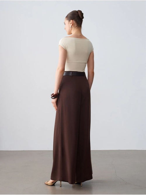 Broek met hoge taille, plooien en wijde pijp dilvin - Kiabi Broek met hoge taille, plooien en wijde pijp dilvin - Kiabi