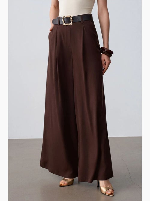 Broek met hoge taille, plooien en wijde pijp dilvin - Kiabi Broek met hoge taille, plooien en wijde pijp dilvin - Kiabi