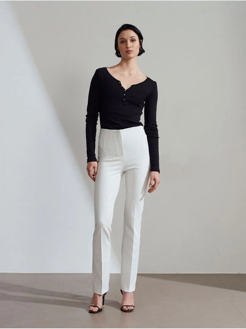 Broek Met Hoge Taille, Strepen En Plooi - Kiabi Broek Met Hoge Taille, Strepen En Plooi - Kiabi