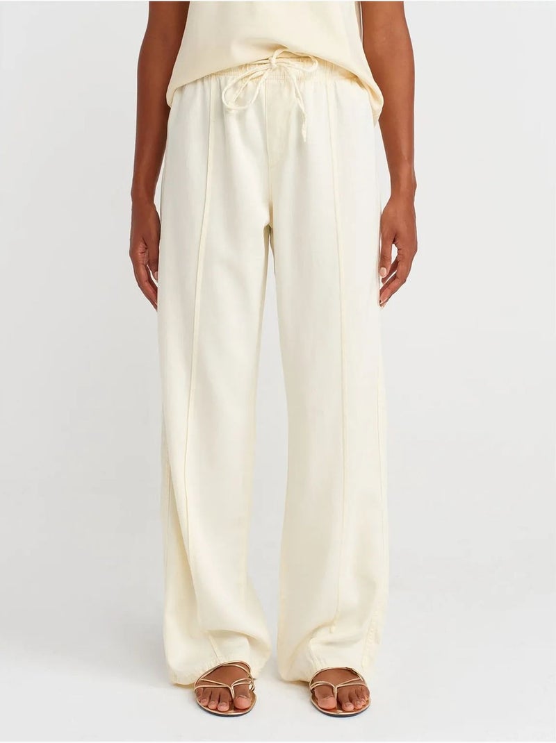 Broek met hoge taille, wijde pijp en strik dilvin Crème - Kiabi