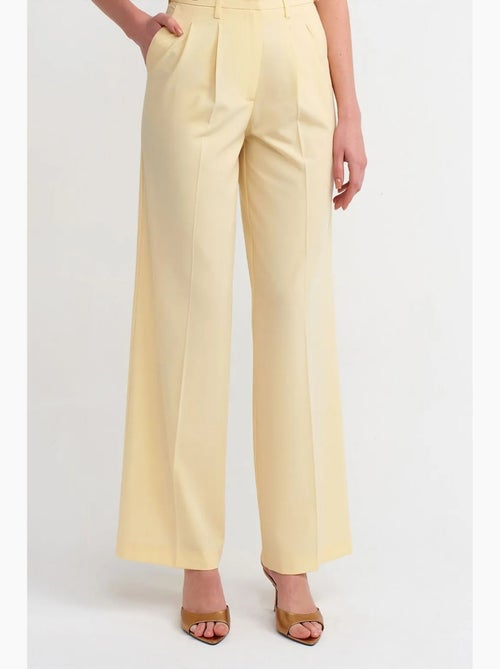 Broek met hoge taille, wijde pijpen en plooien dilvin - Kiabi Broek met hoge taille, wijde pijpen en plooien dilvin - Kiabi
