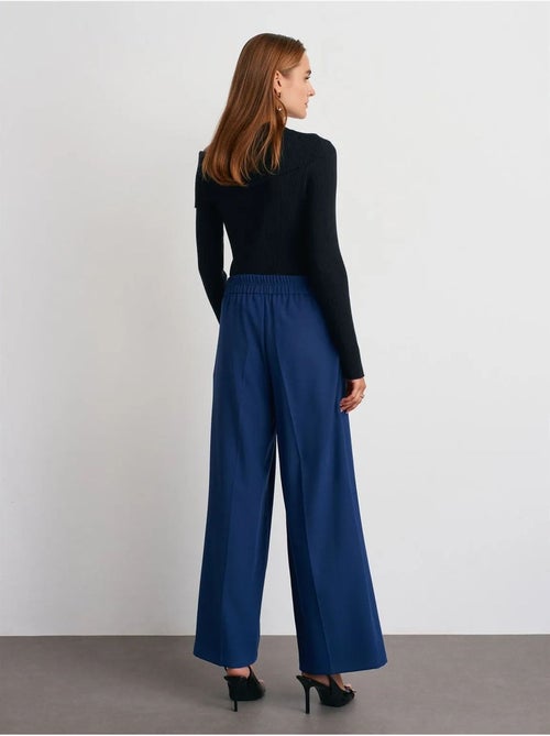 Broek met hoge taille, wijde pijpen en plooien dilvin - Kiabi Broek met hoge taille, wijde pijpen en plooien dilvin - Kiabi