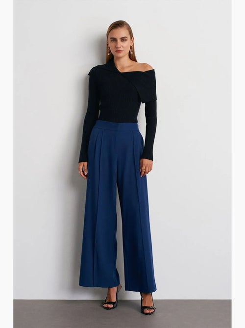 Broek met hoge taille, wijde pijpen en plooien dilvin - Kiabi Broek met hoge taille, wijde pijpen en plooien dilvin - Kiabi