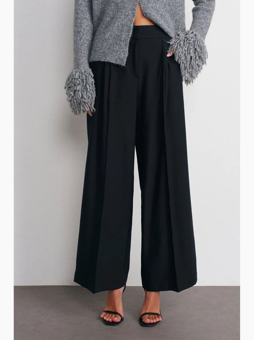 Broek met hoge taille, wijde pijpen en plooien dilvin - Kiabi Broek met hoge taille, wijde pijpen en plooien dilvin - Kiabi